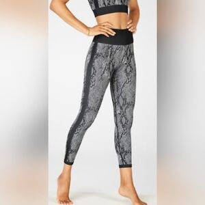 Fabletics Highwaisted Seamless Snakeskin Print Leggings Sz. Small